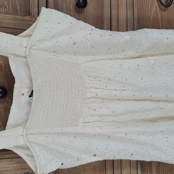 Cream Button-Down Eyelet Dress American Eagle Size Small Adjustable Button Strap - Picture 3 of 4